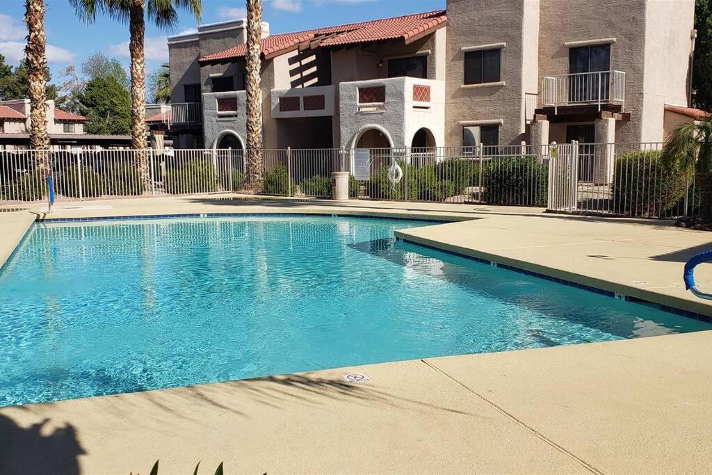 Condo With Heated Pool, Hot Tub, Near Walking Paths เกล็นเดล ภายนอก รูปภาพ