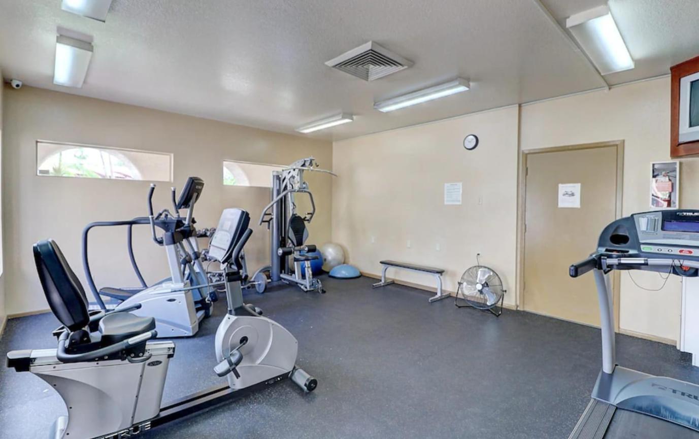 Condo With Heated Pool, Hot Tub, Near Walking Paths เกล็นเดล ภายนอก รูปภาพ