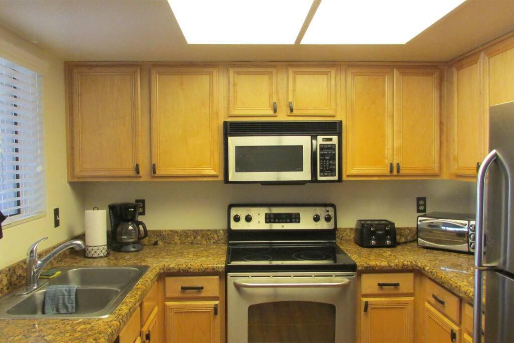 Condo With Heated Pool, Hot Tub, Near Walking Paths เกล็นเดล ภายนอก รูปภาพ